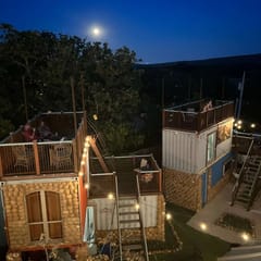 Whole Innhabit Resort, 5 rooftop decks, sleeps 37
