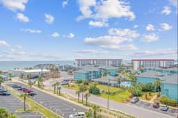 Top Floor King Studio w Gulf & Sound Views
