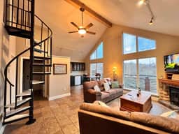 Medicine Creek Overlook Cabin w hot tub-2 Bedroom