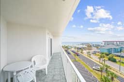Beachfront Oasis w Large Balcony & Pool