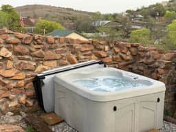 Book A Riverside Stay w/hot tub-sleeps 17 +Parking