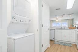 Top Floor King Studio w/ Gulf & Sound Views