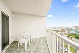 Top Floor King Studio w/ Gulf & Sound Views
