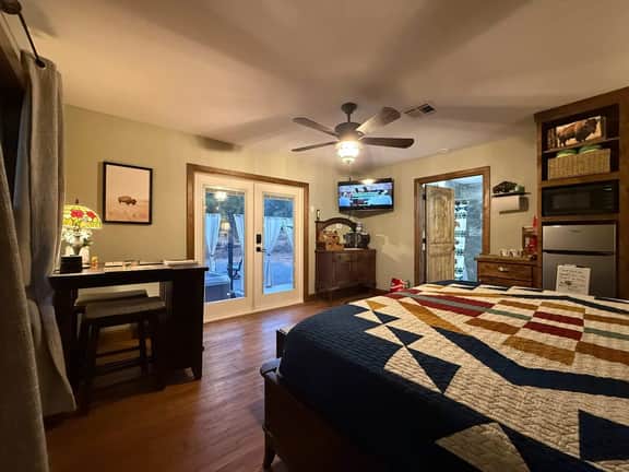 Cozy Medicine Pk Hideaway Hot Tub & Festivals BZ