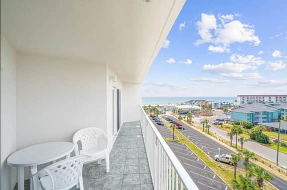 Beachfront Oasis w Large Balcony & Pool