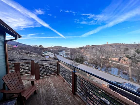 Book A Riverside Stay w/hot tub-sleeps 17 +Parking