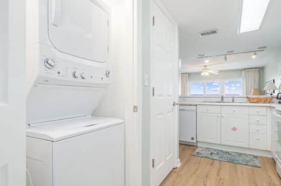 Top Floor King Studio w/ Gulf & Sound Views