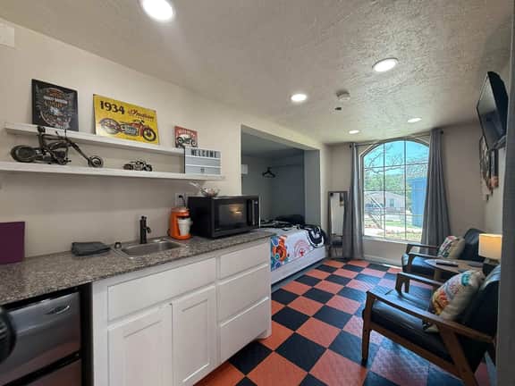 KB Book Fort Sill Tiny House Suite Slps 4 1Br 1Ba