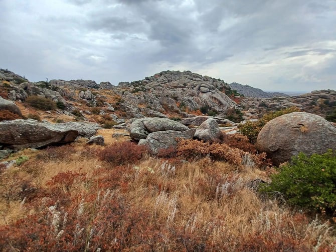 Granite boulders and autumn scrub in Charon's Garden